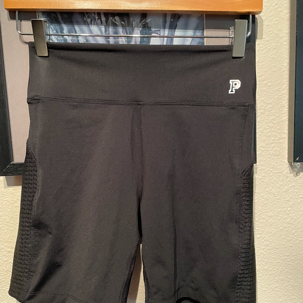 Pink VS-Black Size Small Ultimate Light Short